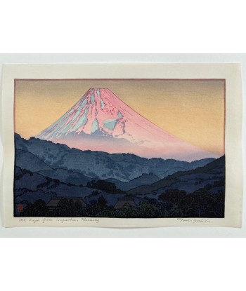 Estampe Japonaise Encadrée de Yoshida Toshi | Le Mont Fuji depuis Nagaoka le Matin rembourrage situé sous