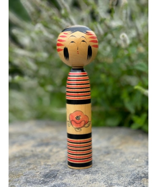 Kokeshi traditionnelle de style tsuchiyu | Fleur de pivoine Pour