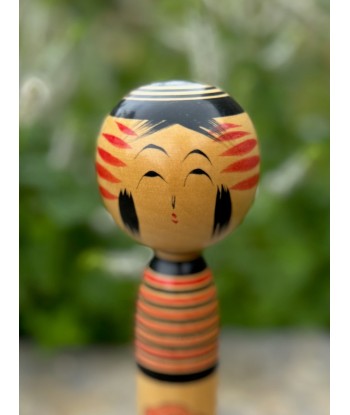 Kokeshi traditionnelle de style tsuchiyu | Fleur de pivoine Pour