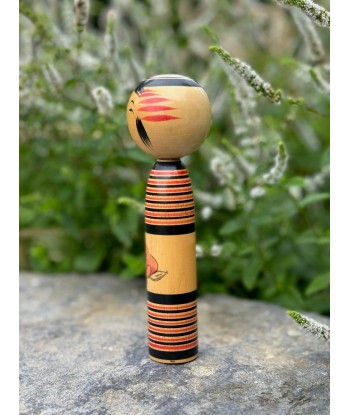 Kokeshi traditionnelle de style tsuchiyu | Fleur de pivoine Pour