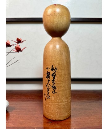 Kokeshi Traditionnelle Kijiyama de Ogura Kyutaro | Kimono fleurs de pivoine pas cher 