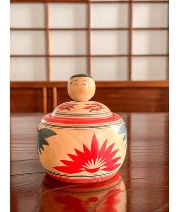 Kokeshi Traditionnelle Ejiko de style Naruko | Boite aux motifs floraux Véritable concentré