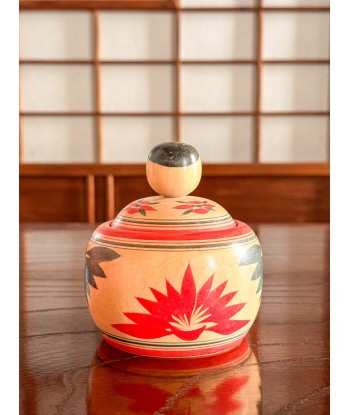 Kokeshi Traditionnelle Ejiko de style Naruko | Boite aux motifs floraux Véritable concentré